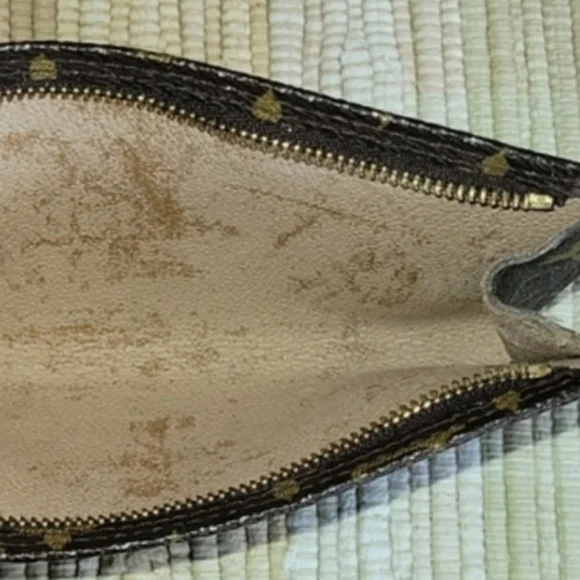 Louis Vuitton Pouch - Picture 6 of 9